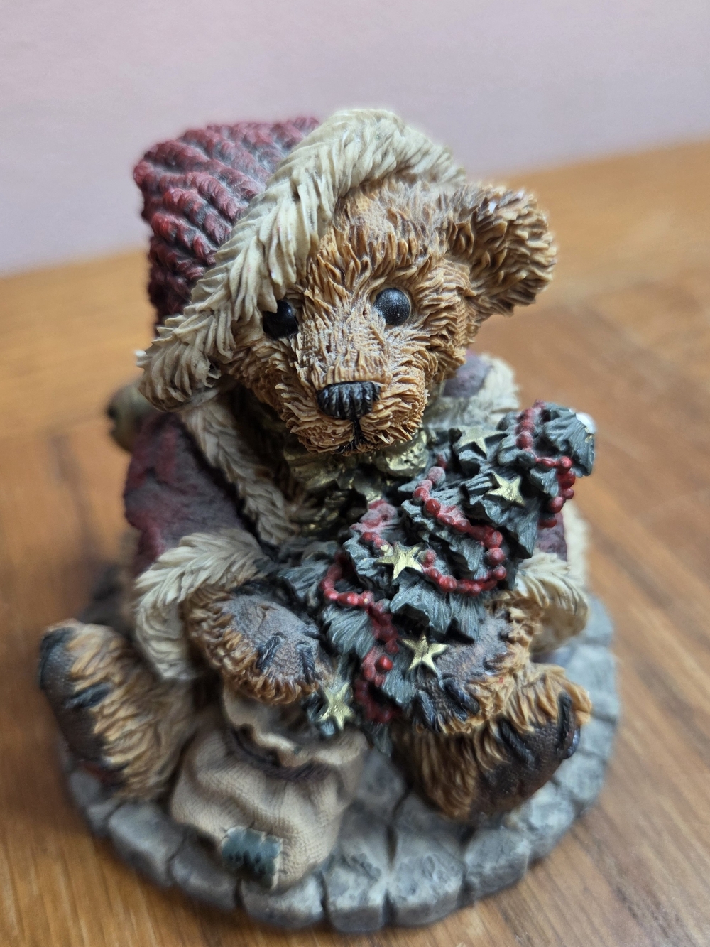 Boyds Bears White Collectible Base with Logo Marking